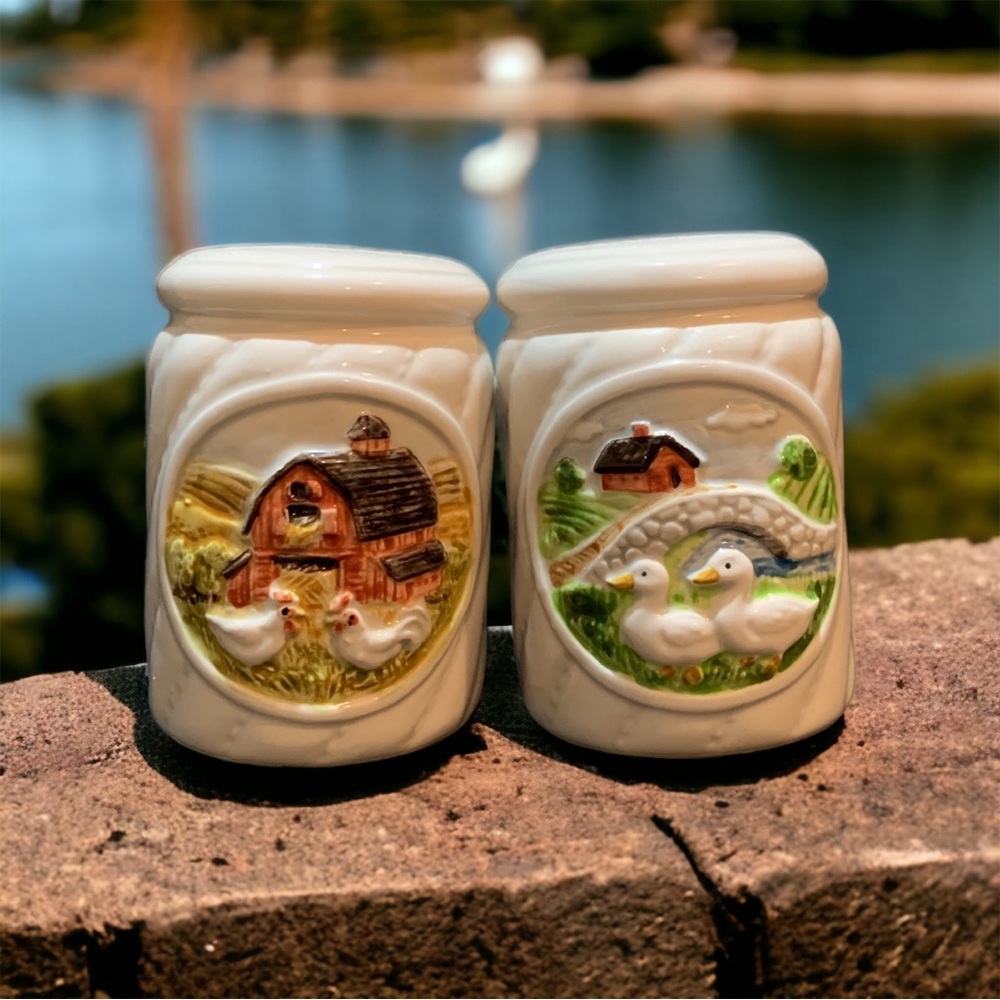 “Primitive Farm Scene” Salt & Pepper Shakers